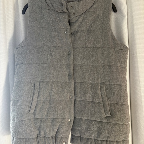 A Pea in the Pod Heather Gray Puffer Vest - Picture 2 of 4